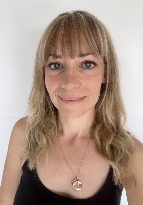 photo d'identité d'Annabelle Rousseau doula et accompagnante à la parentalité 